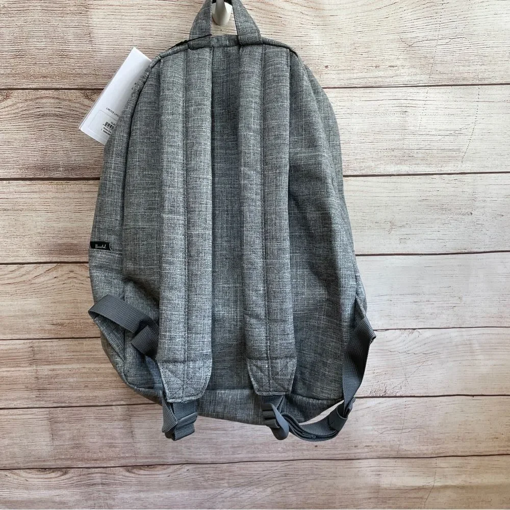 NEW WITH TAGS HERSCHEL CLASSIC‎ BACKPACK IN RAVEN CROSSHATCH